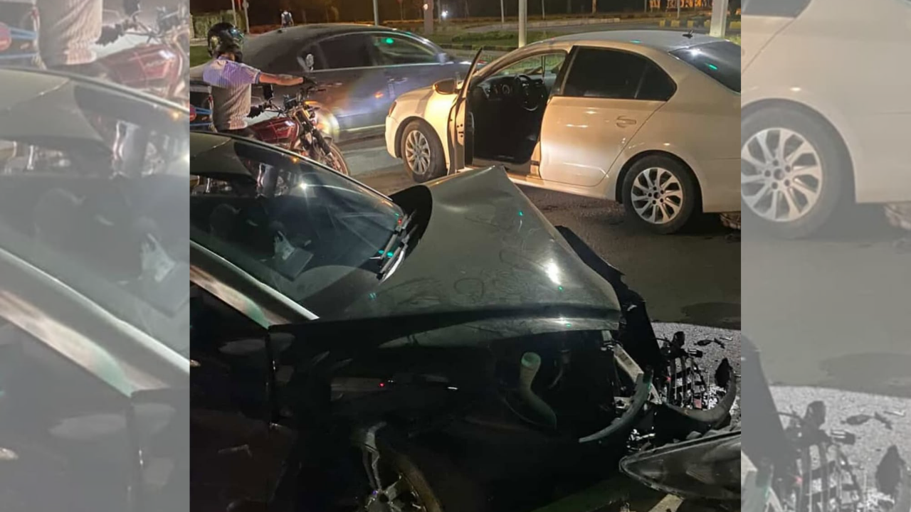 Van Havalimanı Kavşağında Maddi Hasarlı Trafik Kazası