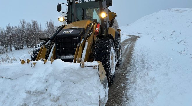 Van’da Karla Mücadele: 24 Saatte 278 Yerleşim Yerinin Yolu Açıldı