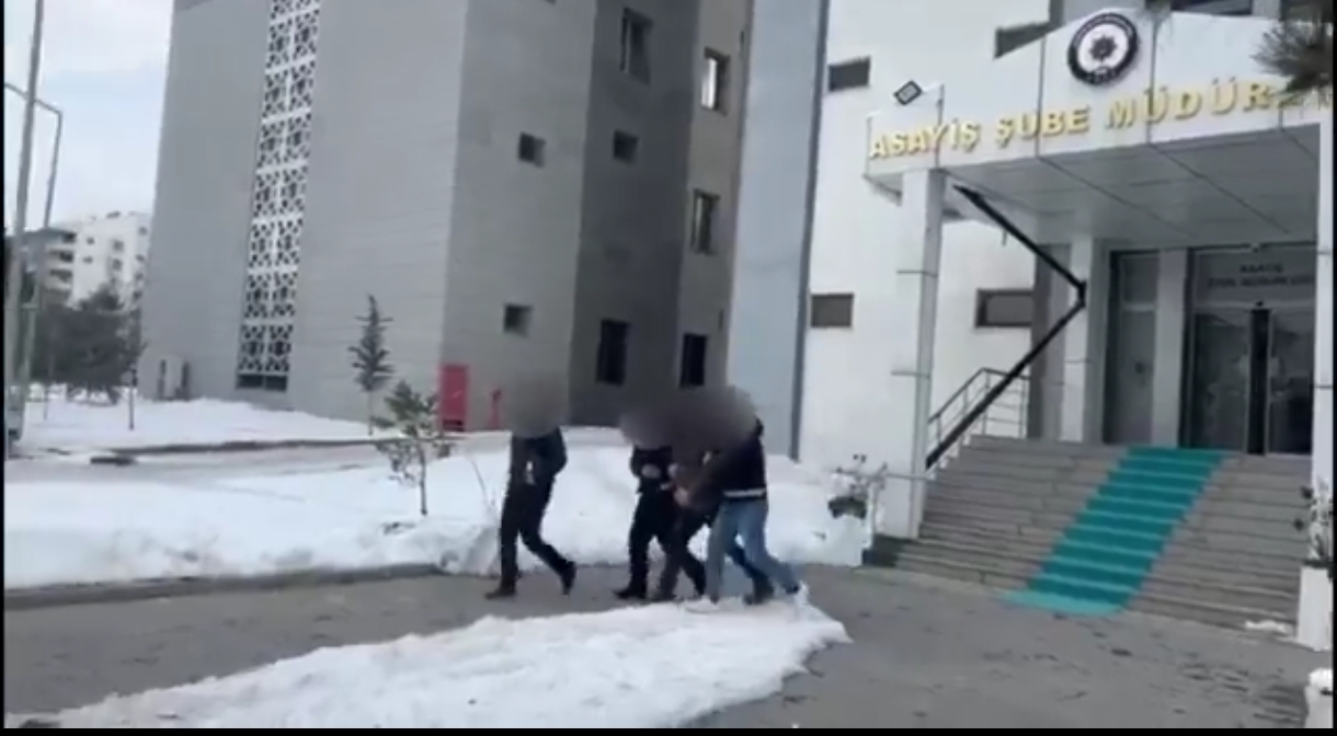 Van’da 20 Yıl 9 Ay Kesinleşmiş Hapis Cezası Bulunan Şahıs Yakalandı