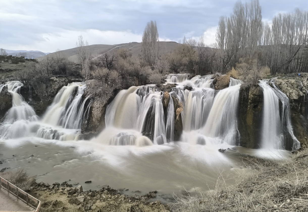 Muradiye Şelalesi Nerede? Nasıl Gidilir?