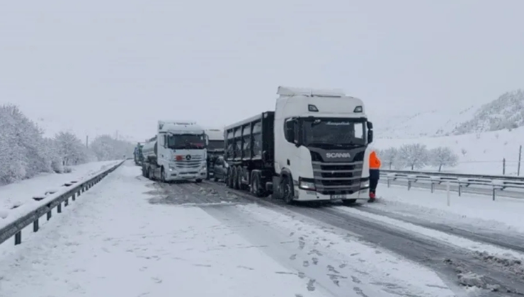 Bitlis’te Yoğun Kar Nedeniyle Ağır Tonajlı Araçlara Yasak: Baykan-Bitlis Yolu Kapatıldı