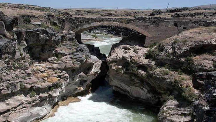 Muradiye’deki Şeytan Köprüsü Nerede? Tarihi ve Efsaneleriyle Dikkat Çekiyor